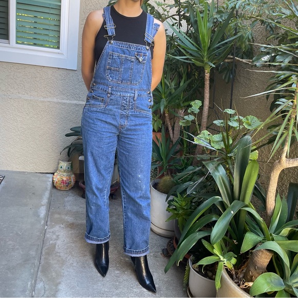 Vintage black Burberry leather booties with metallic heels - Picture 5 of 16